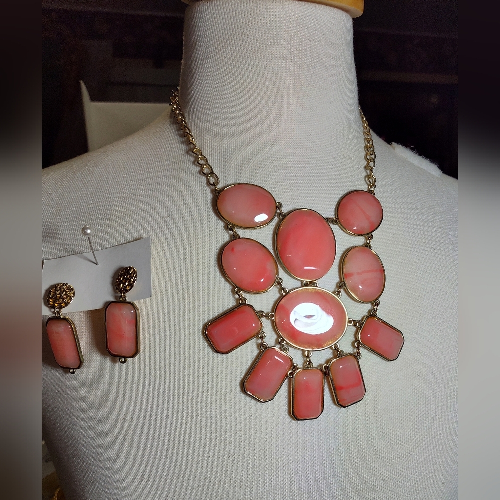 Elegant Coral Pink and Gold Necklace and Earring Set Nwot